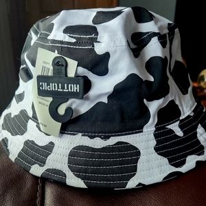 Hot Topic Bucket hat
